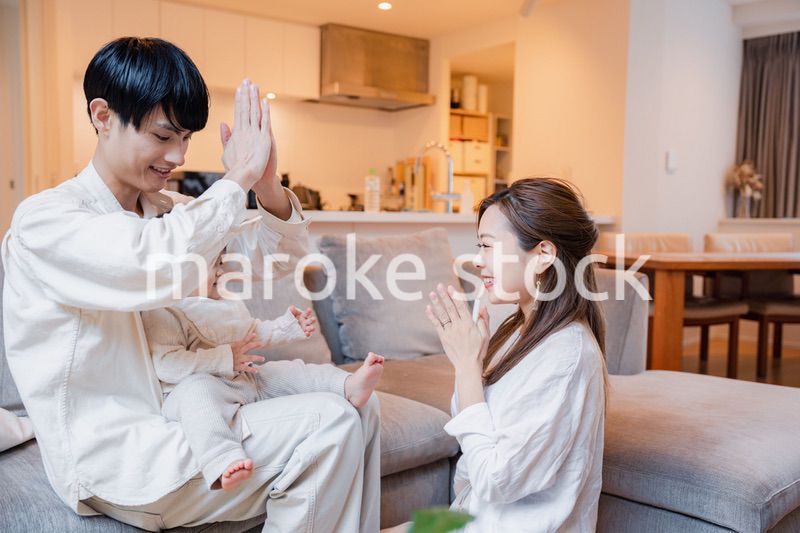 離乳食を食べる赤ちゃん