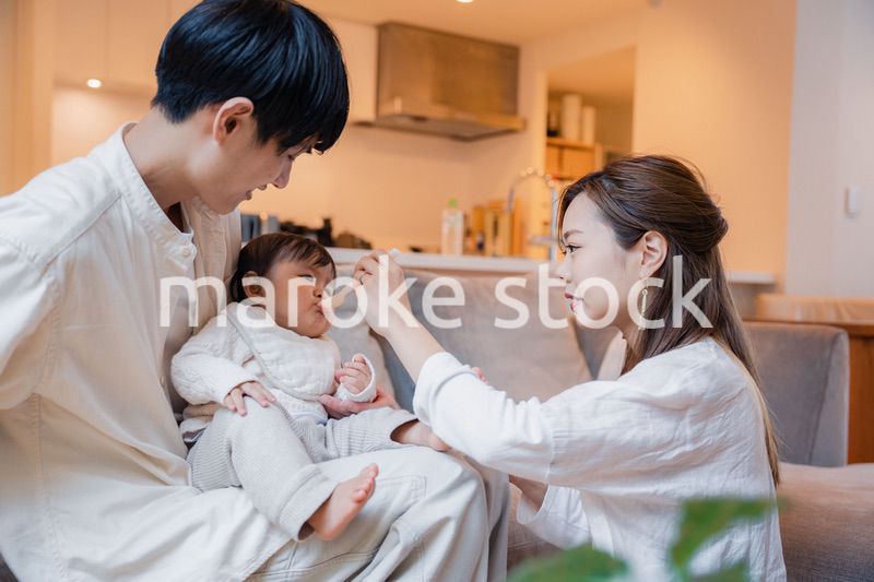 離乳食を食べる赤ちゃん