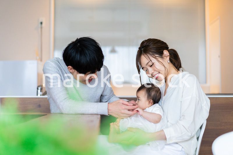 赤ちゃんのいる幸せな家族