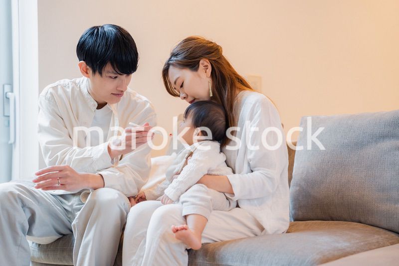 離乳食を食べる赤ちゃん