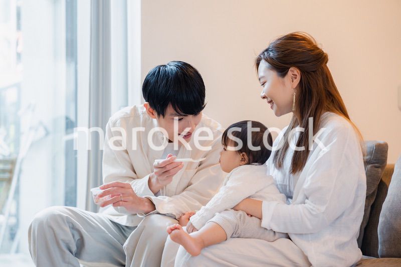 離乳食を食べる赤ちゃん