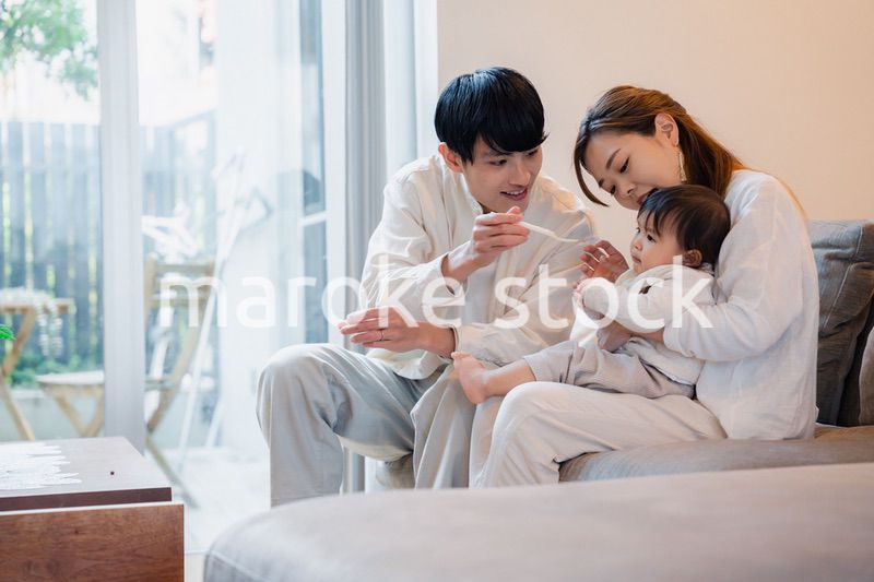 離乳食を食べる赤ちゃん