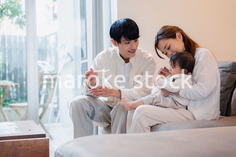 離乳食を食べる赤ちゃん