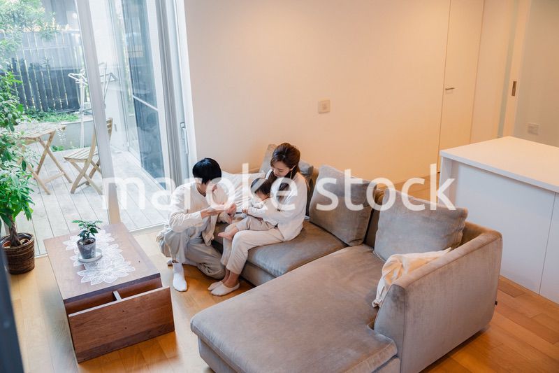 離乳食を食べる赤ちゃん