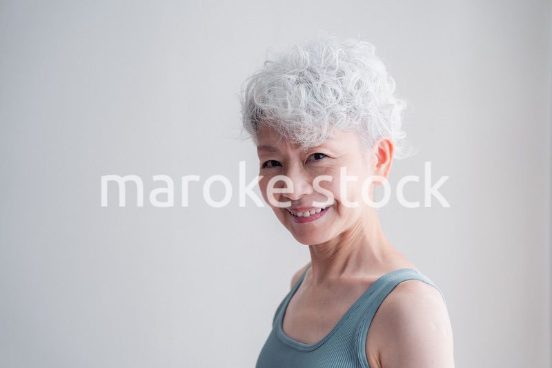 若々しさを保つシニアの女性