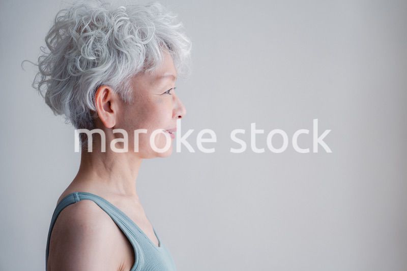 若々しさを保つシニアの女性