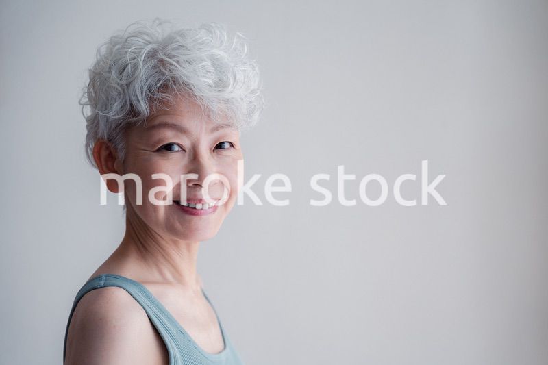 若々しさを保つシニアの女性