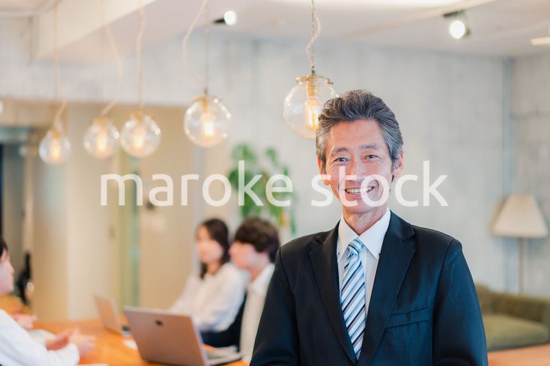 笑顔のシニアマネージャー