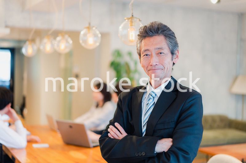 笑顔のシニアマネージャー