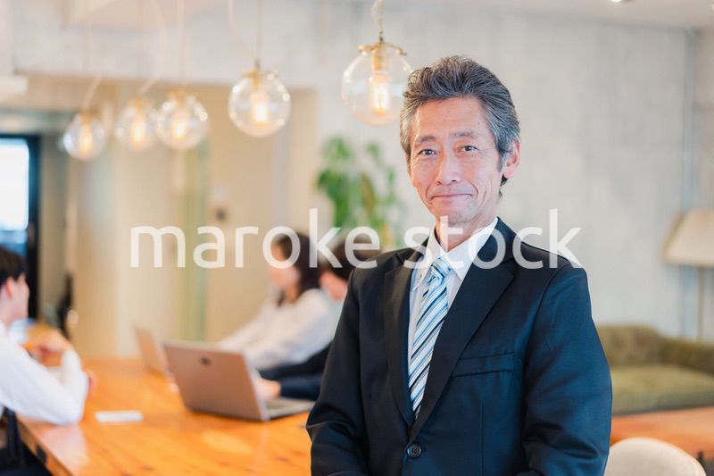 笑顔のシニアマネージャー