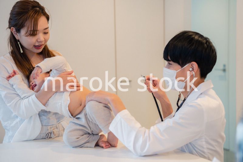 病院で大泣きをする赤ちゃん