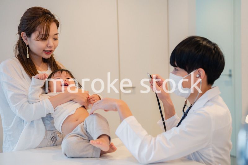 病院で大泣きをする赤ちゃん