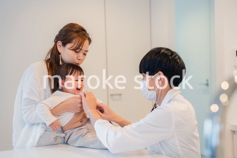 病院で大泣きをする赤ちゃん