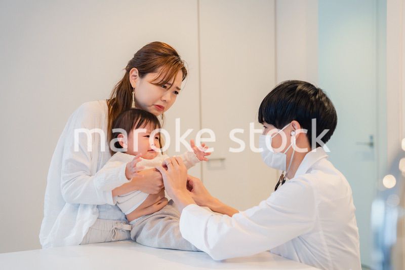 病院で大泣きをする赤ちゃん