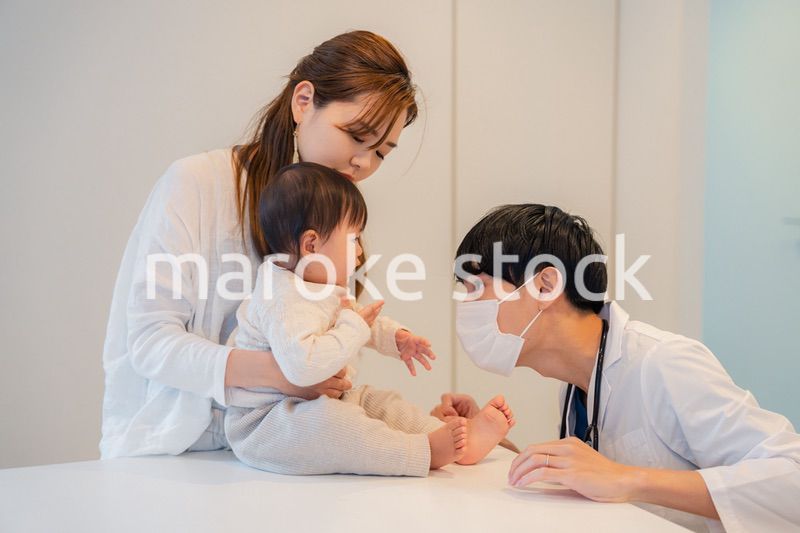 病院で大泣きをする赤ちゃん