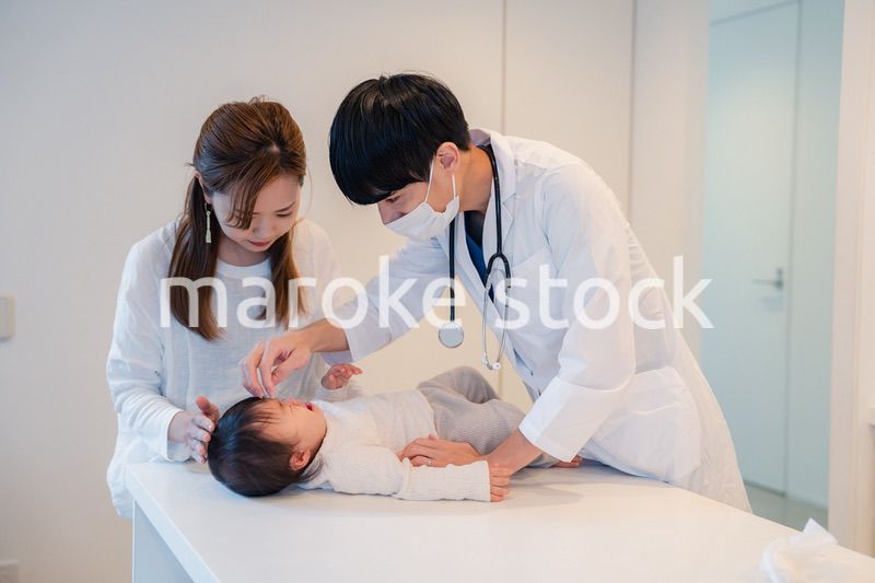 病院で大泣きをする赤ちゃん