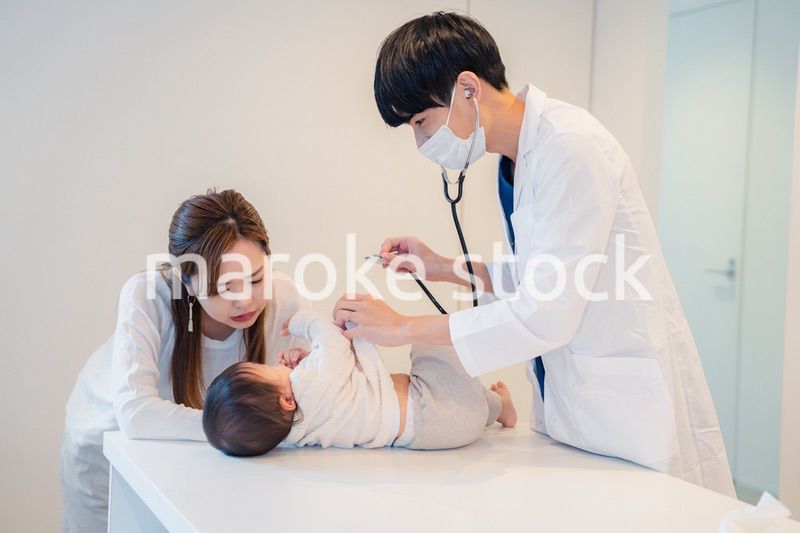 病院で大泣きをする赤ちゃん