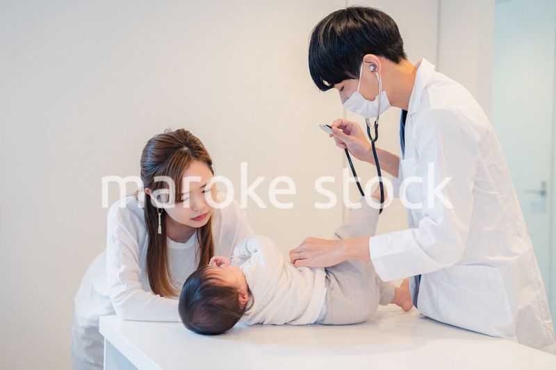 病院で大泣きをする赤ちゃん