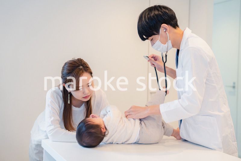 病院で大泣きをする赤ちゃん