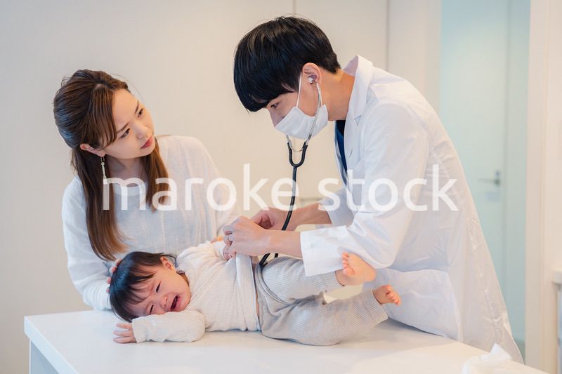 病院で大泣きをする赤ちゃん