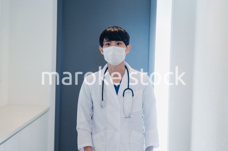 患者の自宅を訪問するドクター