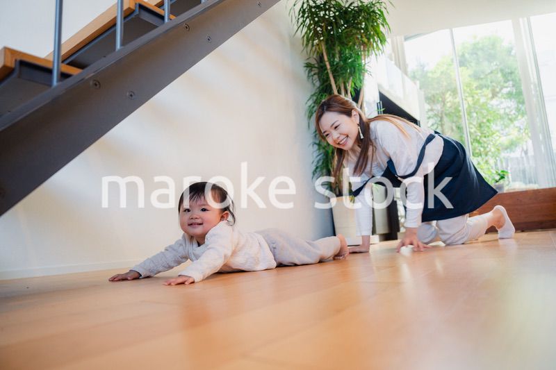 赤ちゃんの面倒を見るベビーシッター