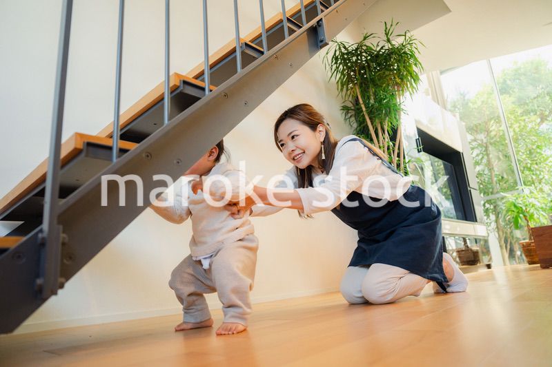 赤ちゃんがケガをしないように守るベビーシッター