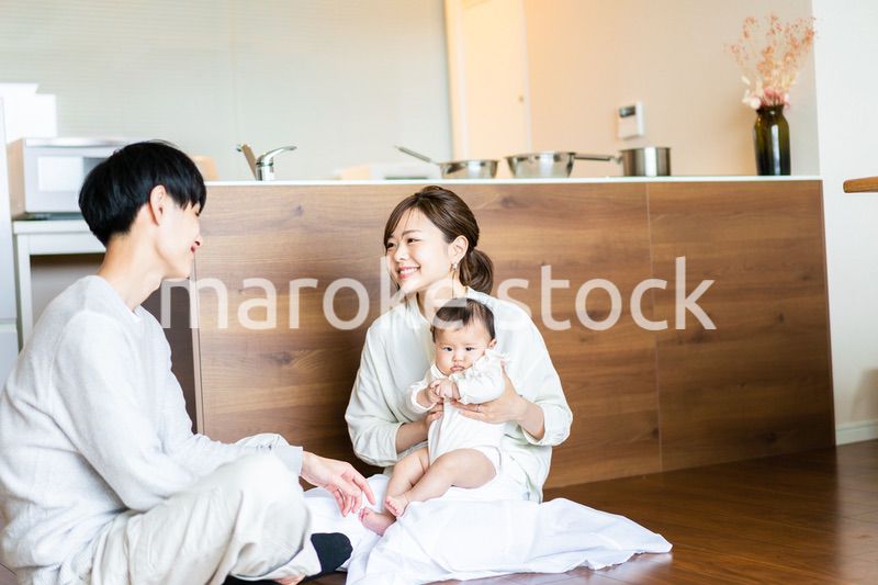 赤ちゃんのいる幸せな家族