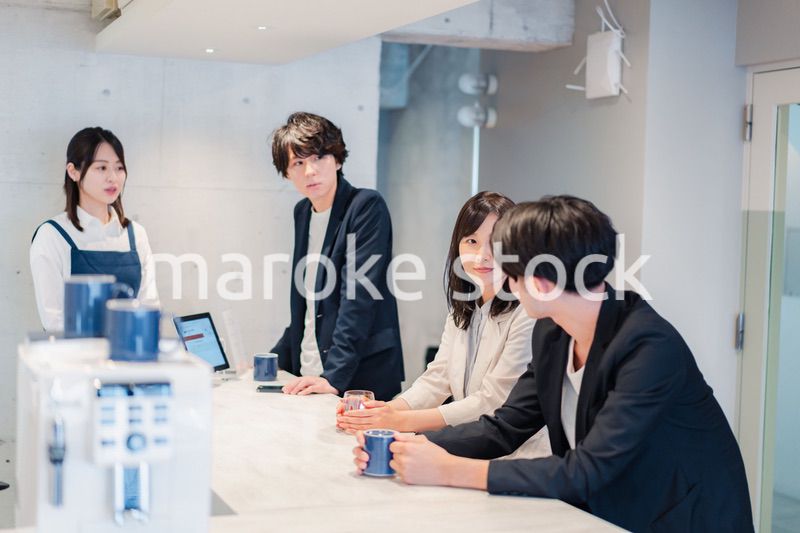 カフェに集うお客さま