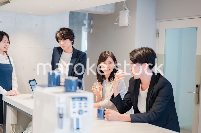 カフェに集うお客さま