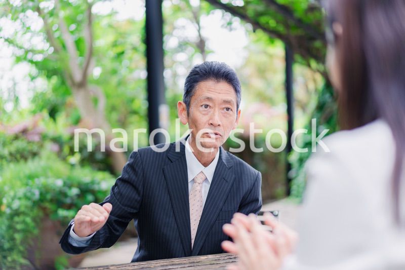 取材対応をする経営者