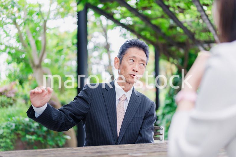 取材対応をする経営者