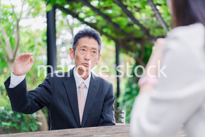 取材対応をする経営者