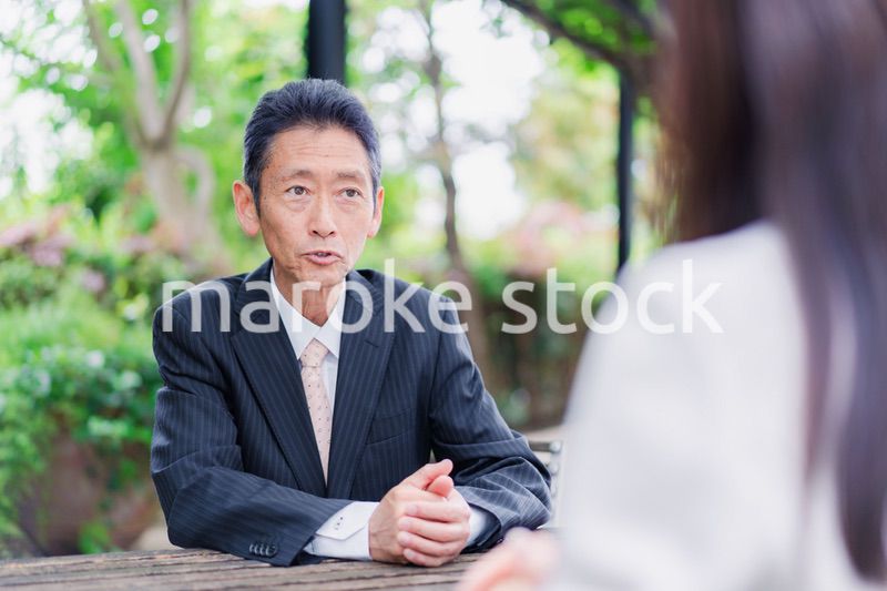 取材対応をする経営者