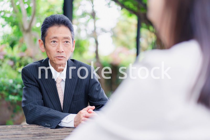 取材対応をする経営者