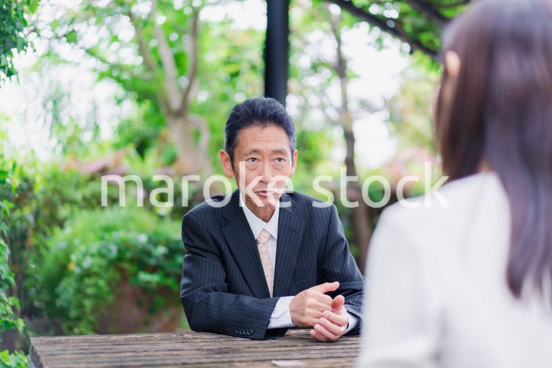 取材対応をする経営者