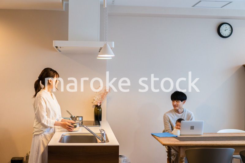 赤ちゃんのいる幸せな家族