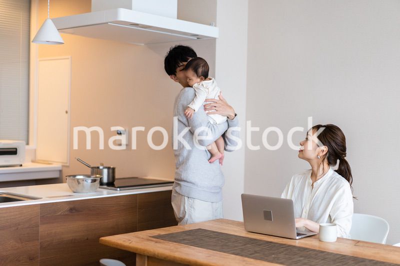 育休中のパパと働くママ