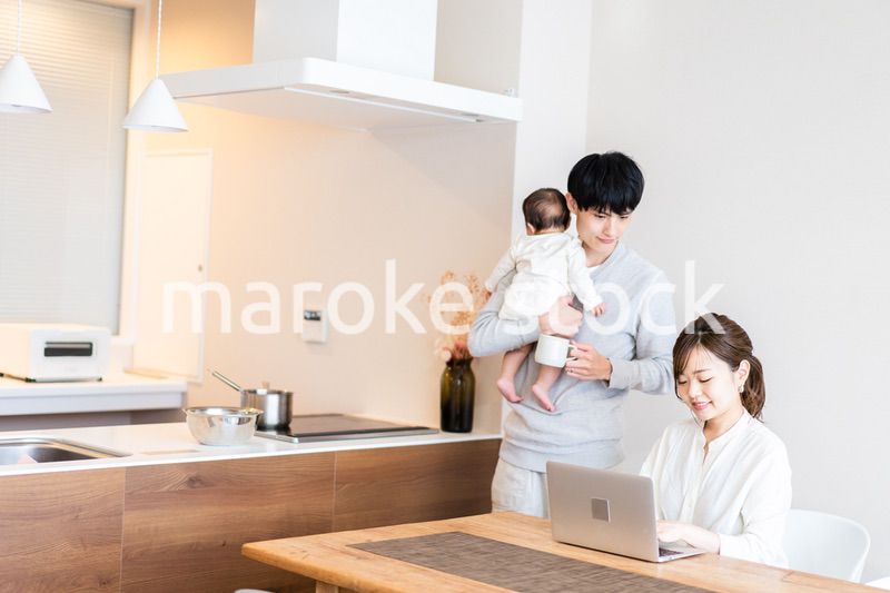 育休中のパパと働くママ