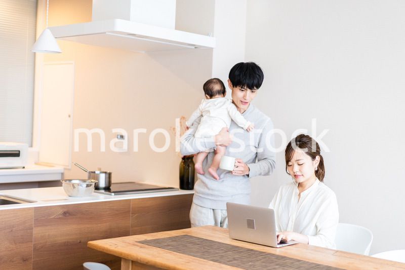 育休中のパパと働くママ