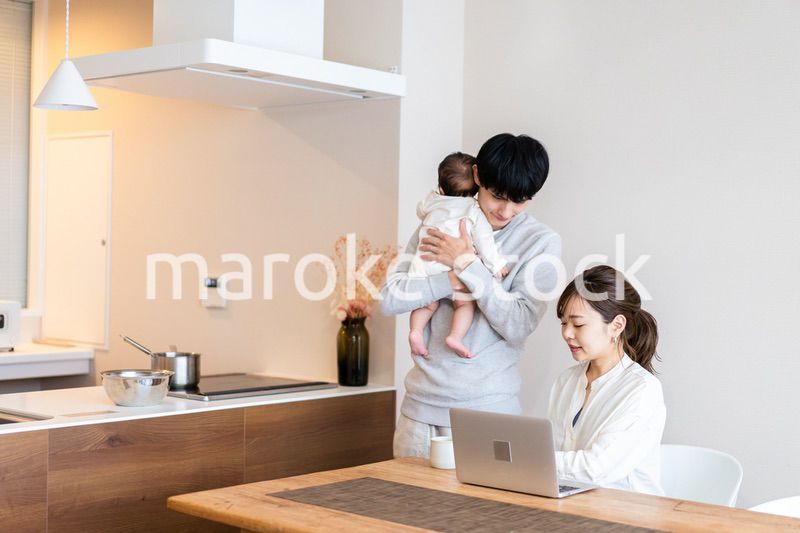 育休中のパパと働くママ