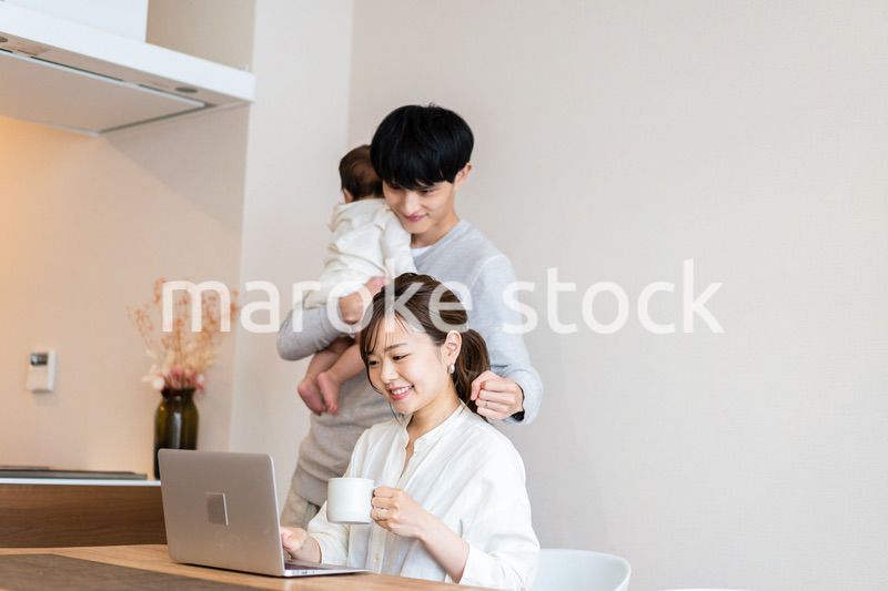 育休中のパパと働くママ