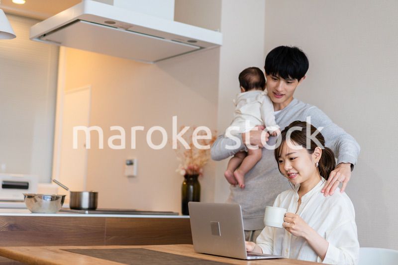 育休中のパパと働くママ