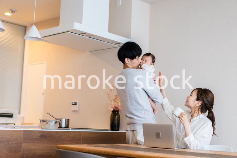 育休中のパパと働くママ