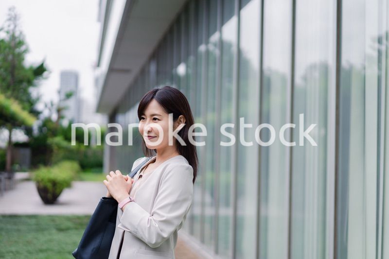 外回りをするビジネスウーマン