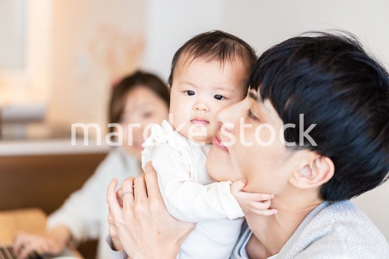 赤ちゃんのいる幸せな家族