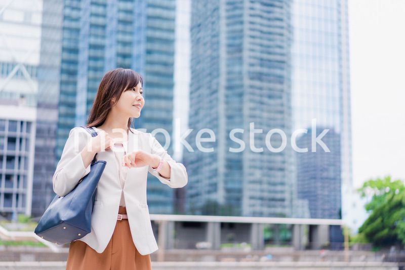 外回りをするビジネスウーマン