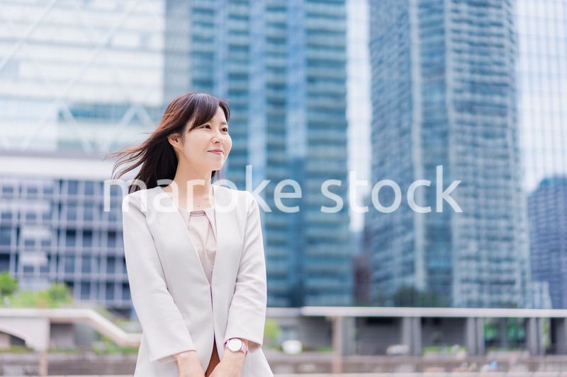 外回りをするビジネスウーマン