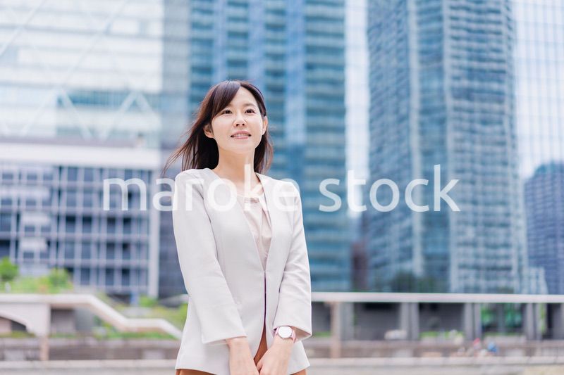 外回りをするビジネスウーマン