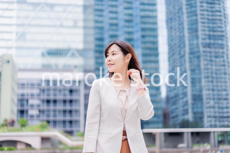 外回りをするビジネスウーマン